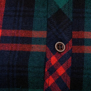 Chemise décontractée en flanelle à carreaux à rayures vertes foncées et noires, idéale pour la saison hivernale - Product Image 4