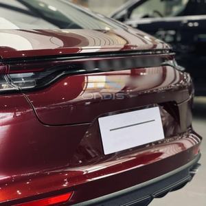 Rollo de película de laminación de <span class=keywords><strong>vinilo</strong></span> <span class=keywords><strong>adhesivo</strong></span> para arañazos rojo oscuro cereza metálico brillante PPF PET, revestimiento <span class=keywords><strong>adhesivo</strong></span> Folie para carrocería de coche - Product Image 6