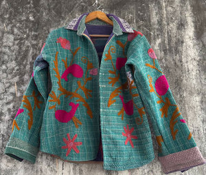 Veste chemise Kantha Suzani vintage faite à la main – Veste réversible en coton matelassé brodé, style bohème - Product Image 5