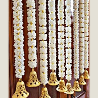 Guirlandes de fleurs artificielles de jasmin blanc et de roses, conçues par des designers, pour les mariages, les fêtes, les festivals, les haldi, les mehndi, la décoration