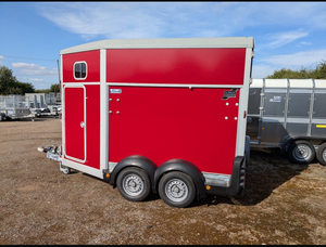 Horse Box <b>Trailer</b> 2 Horses Aluminum / Fiberglass composite Electric / hydraulic braking system - Product Image 4