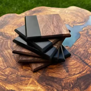 Dessous de verre en noyer en bois au design de luxe Dessous de verre en noyer fait main au design moderne par Crescent Crafts - Product Image 3