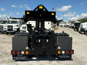 LISTO PARA CONDUCIR - NUEVO FREIGHTLINER M2106 4X2 GALBREATH SLCH-93 2025 CON CONTENEDOR Y MANIPULADOR - Product Image 3