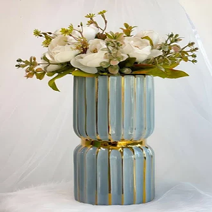 Jarrón de cerámica blanca con detalles florales de acuarela azul claro para decoraciones de hoteles de oficina en casa disponibles a precios al por mayor - Product Image 3