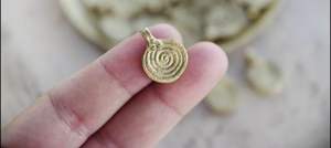 Magnifiques breloques en laiton en spirale, breloques en laiton, breloques brutes, breloques plaquées argent, breloques pour macramé et fabrication de bijoux, 18*14mm - Product Image 3
