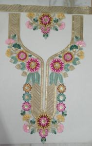 Patch de col en filet fantaisie avec broderie multicolore et travail de paillettes pour chemisiers de robes kurtis et décoration de saree - Product Image 5