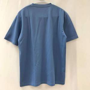 เสื้อยืดผู้ชายสีน้ำเงินล้วน สไตล์วินเทจ ทรงหลวม คอกลม ใส่สบาย ระบายอากาศดี  สามารถสกรีนโลโก้ของคุณเองได้ - Product Image 2