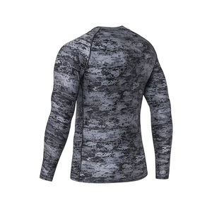 Top vente personnalisé hommes respirant Rash Guard chemises de haute qualité en gros vêtements de sport pour la plongée surf MMA sublimé hauts - Product Image 3