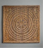 Décoration murale contemporaine en teck massif, finition brune, motif paysager fait main, fonction tactile, thème religieux et spirituel