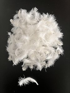 Plumas de pato teñidas de alta calidad: perfectas para embellecer ropa, tableros de arte, adornos y recuerdos de fiesta - Product Image 5