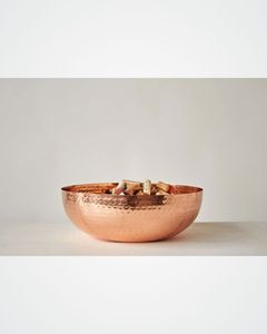 Bol en cuivre surdimensionné avec un large design parfait pour servir des salades fraîches, des collations aux fruits et des plats de fête spéciaux - Product Image 3