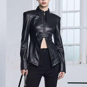 แจ็คเก็ตหนังผู้ชายขายดี รุ่นใหม่ แฟชั่นกันลม คอตั้ง โลโก้ด้านหน้า คุณภาพสูง - Product Image 1