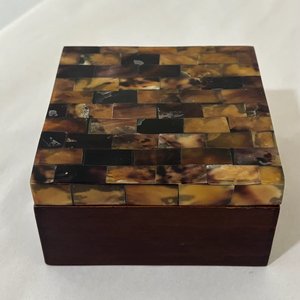 Caja de Cuerno de Búfalo para Joyas y Almacenamiento de Regalos - Interior Suave para Artículos Delicados de Alta Calidad - Product Image 1