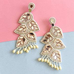 Boucles d'oreilles en perles faites à la main, designs et styles personnalisés, boucles d'oreilles multi-perles pour femmes, bijoux de fête festifs au meilleur prix, boucles d'oreilles en perles - Product Image 2