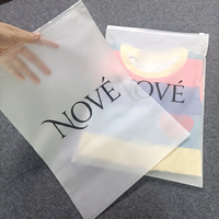 Fournisseur de sacs d'emballage pour vêtements, sacs en plastique CPE avec logo personnalisé imprimé, sac à fermeture éclair pour vêtements, sac de rangement pour vêtements, sac d'emballage pour t-shirts