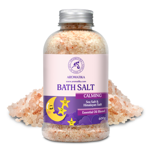 Aromatika Sal Marina Natural Calmante y Cristales de Sal Rosa del Himalaya 600g en Tarro de Plástico para Baño Corporal con Aceites Esenciales de Lavanda y Bergamota - Product Image 1
