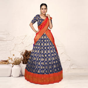 Lehenga Choli de Seda Banarasi Heritage con Bordado Jacquard Fino y Dupatta de Borde Rico para Bodas y Diwali - Sin Arrugas - Product Image 5