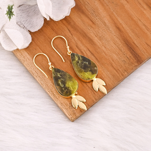 Pendientes de Latón Bohemios Chapados en Oro con Ópalo Verde, Joyería Étnica Hecha a Mano, Pendientes de Latón de Alta Calidad - Product Image 2