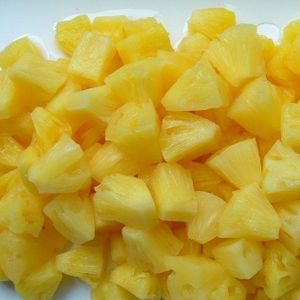 ผลิตภัณฑ์คุณภาพสูงมาตรฐานสากลจากผู้ผลิตเวียดนาม ทีเอ็มไอ ฟู้ดส์ สับปะรดหั่นชิ้นในน้ำเชื่อมบาง 580 มล. บรรจุกระป๋อง - Product Image 3
