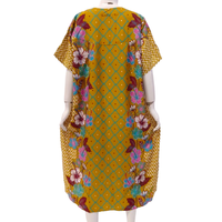 Robe longue décontractée grande taille à col carré et manches courtes à motif floral par Chrysanta