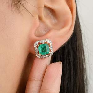 100% Natural Square Cut Esmeralda Diamante Estilo clásico Joyería fina Declaración Stud Pendientes 18K Oro amarillo para regalos de aniversario - Product Image 4