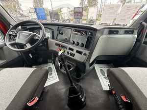 Achetez ici : Semi-remorque Cascadia 126 Sleeper 2021 - Cabine surélevée, 455 CV, boîte manuelle 10 vitesses, prête à être expédiée - Product Image 4