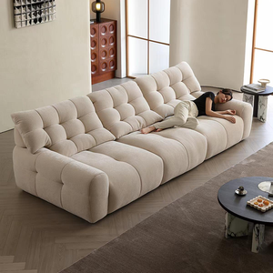 โซฟาผ้าแบบโมเดิร์นพร้อมที่วางแขนบุนวมและขาไม้สำหรับห้องนั่งเล่น - Product Image 5