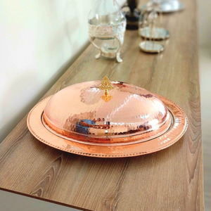 Plat de service ovale de luxe en aluminium, fait main, écologique, pour maintien au chaud des aliments, idéal pour la cuisine et la table, en verre trempé, style arabe moderne. - Product Image 4