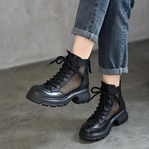 Bottes hautes pour femmes, bottes d'hiver en cuir tendance avec talon épais pour les fêtes, le bureau et les occasions décontractées quotidiennes - Product Image 1