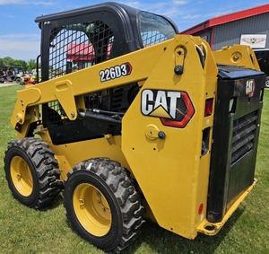 Minicargador multifuncional CAT 226D3 Muy buena máquina limpia de pocas horas. Solo 394 horas en él. - Product Image 6