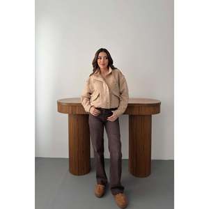 Chaqueta Corta con Cuello Alto Beige - Beige - Product Image 2