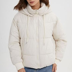 Veste matelassée d'hiver pour femmes en gros, OEM, personnalisable, respirante, coupe-vent, capuche amovible, rembourrage 100% polyester - Product Image 4