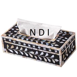 Boîte de rangement portable en bois au design attrayant pour serviettes de table, finition noyer, idéale pour le Nouvel An et Noël - Product Image 2