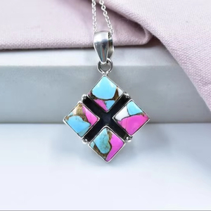 Colgante de Dalia de Caramelo de Algodón Hecho a Mano, Plata de Ley con Cadena Ajustable, Rodio y Bisel Chapado en Oro - Product Image 1