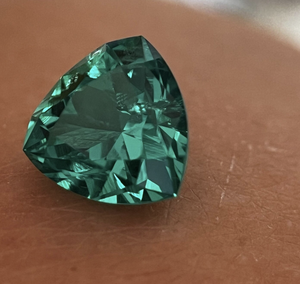 Esmeralda COLOMBIA Trillón Triángulo forma Corte Piedras preciosas sueltas Precio al por mayor Joyería 2mm a 30mm LAB GROWN - Product Image 2