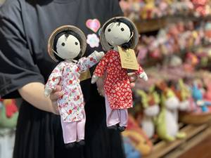 Muñeca Tradicional Vietnamita Ao Dai Hecha a Mano y Ecológica, THU32, Sombrero Cónico de Algodón de Calidad, Articulado, para el Año Nuevo Chino - Product Image 3