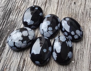 Vente en gros de cabochons en obsidienne noire naturelle certifiée IGI Lavira, pierres précieuses en vrac, forme poire calibrée, coupe ovale, dos plat - Product Image 4