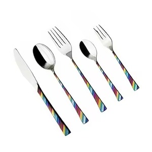 Ensemble de couverts de mariage en acier inoxydable et laiton durable, poli miroir, avec manche en résine multicolore - Product Image 1