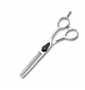 Ciseaux de cheveux professionnels plaqués or de 6 pouces Salon de coiffure en acier japonais avec lames tranchantes - Product Image 1