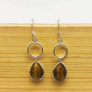 Pendiente de diseño Nepalí de Plata de Ley 925 con piedras preciosas de ojo de tigre natural para mujer, joyería hecha a mano, pendientes de plata fina al por mayor - Product Image 1