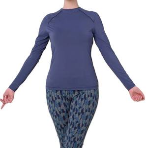 Camiseta deportiva de alta calidad para mujer: tela suave y que absorbe la humedad, ideal para entrenar, correr y comodidad de uso diario - Product Image 1