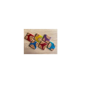Posavasos redondo de resina y madera de lujo con diseño en forma de corazón Posavasos redondo de resina de Color azul hecho a mano a precio mayorista - Product Image 3