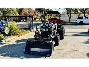 Tracteur LOVOL 35HP 4WD avec cabine et chargeur frontal de 450 kg, châssis robuste, à vendre - Product Image 2