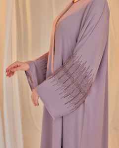 Abaya élégante et modeste pour femmes, robe formelle de Dubaï brodée à la main, vêtements traditionnels musulmans en tissu respirant coûteux - Product Image 1