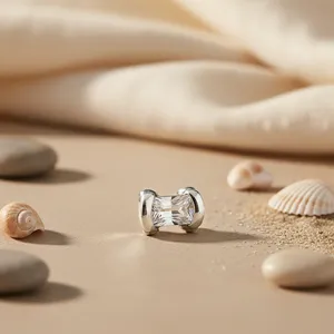 Pendentif en or rose rhodié avec zircon cubique, fait à la main, pour un usage quotidien des femmes - Product Image 1
