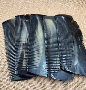 Peine para Peinar de Cuerno de Búfalo, Hecho a Mano, Cuerno de Buey Blanco Natural, Mango de Madera Clásico Profesional para Uso Comercial, Logotipo Personalizado - Product Image 1