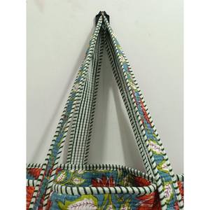 Sac fourre-tout en coton matelassé pour femmes sac à bandoulière à fermeture ouverte écologique avec deux poignées imprimées Design de fleurs ethniques - Product Image 2