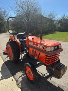 Tracteur à chenilles 45 CV L2050 de 1993 avec moteur, boîte de vitesses et pompe - Product Image 4