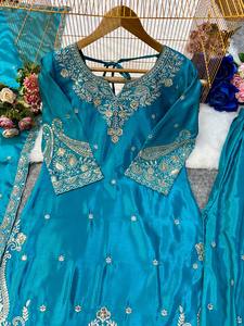 Top de fiesta de seda de diseñador y Plazzo con Dupatta de lujo para ocasiones especiales - Product Image 2