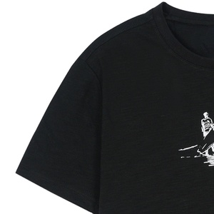 Camiseta Gráfica Negra para Hombre, Corte Holgado, Estilo Casual Urbano, 100% Algodón, Fabricante Mayorista, Manga Corta, Cuello Redondo - Product Image 4